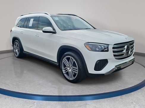 Certified 2026 Mercedes-Benz GLS 450 4MATIC image 4