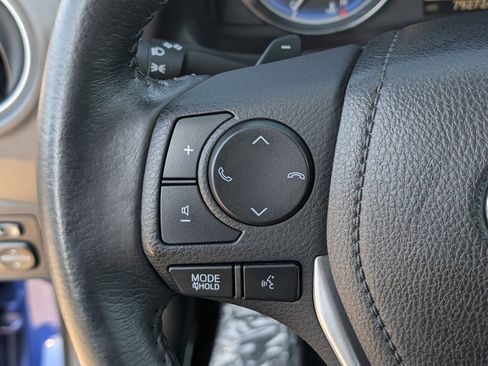 Used 2018 Toyota Corolla SE image 19