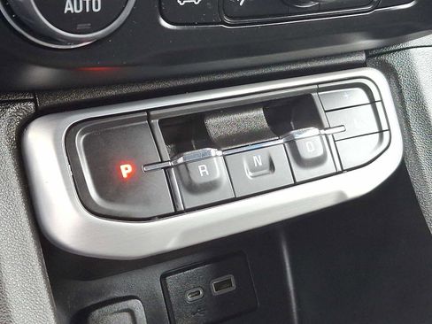 Certified 2023 GMC Acadia SLE w/ Driver Convenience Package image 18