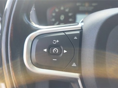 Used 2018 Volvo XC60 T6 Momentum w/ Advanced Package image 23