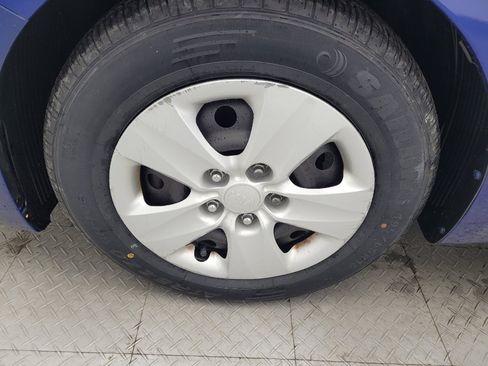 Used 2017 Kia Forte LX FWD image 31