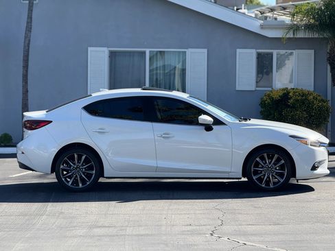 Used 2018 MAZDA MAZDA3 Grand Touring image 7
