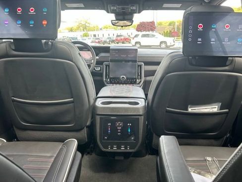 Used 2025 GMC Yukon AT4 Ultimate AWD/4WD image 40