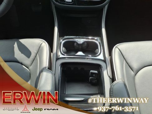 Used 2026 Chrysler Pacifica Limited w/ S Appearance Package FWD image 23