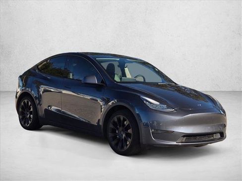Used 2021 Tesla Model Y Long Range image 3