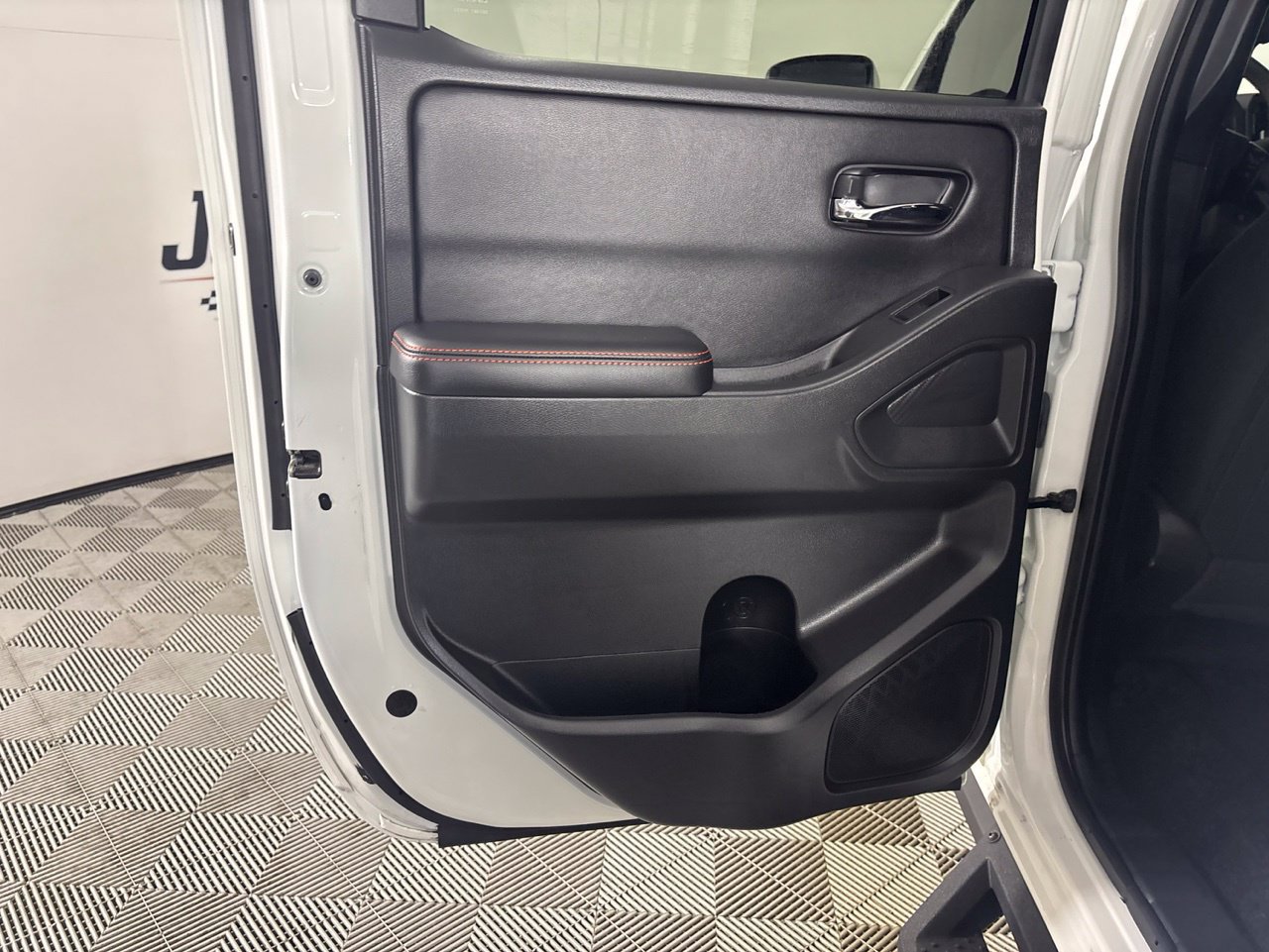 Used 2025 Nissan Frontier PRO-4X AWD/4WD image 21