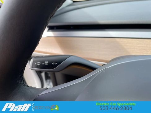 Used 2023 Tesla Model 3 Standard Range image 33