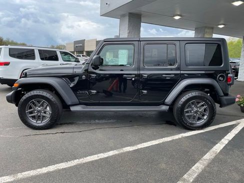 Used 2024 Jeep Wrangler Unlimited Sport AWD/4WD image 12