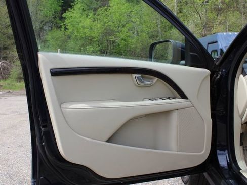 Used 2016 Volvo XC70 T5 Premier w/ Proximity Package AWD/4WD image 22