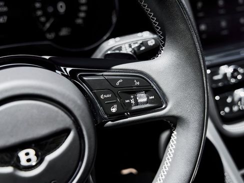 Used 2024 Bentley Bentayga AWD/4WD image 58