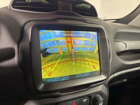 Certified 2023 Jeep Renegade Latitude image 24