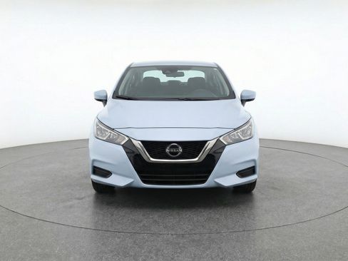 Used 2025 Nissan Versa SV image 2