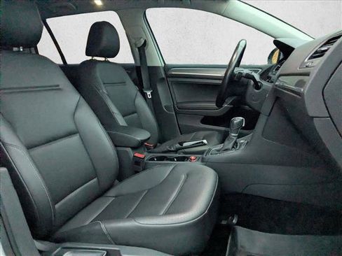 Used 2017 Volkswagen Golf S image 21