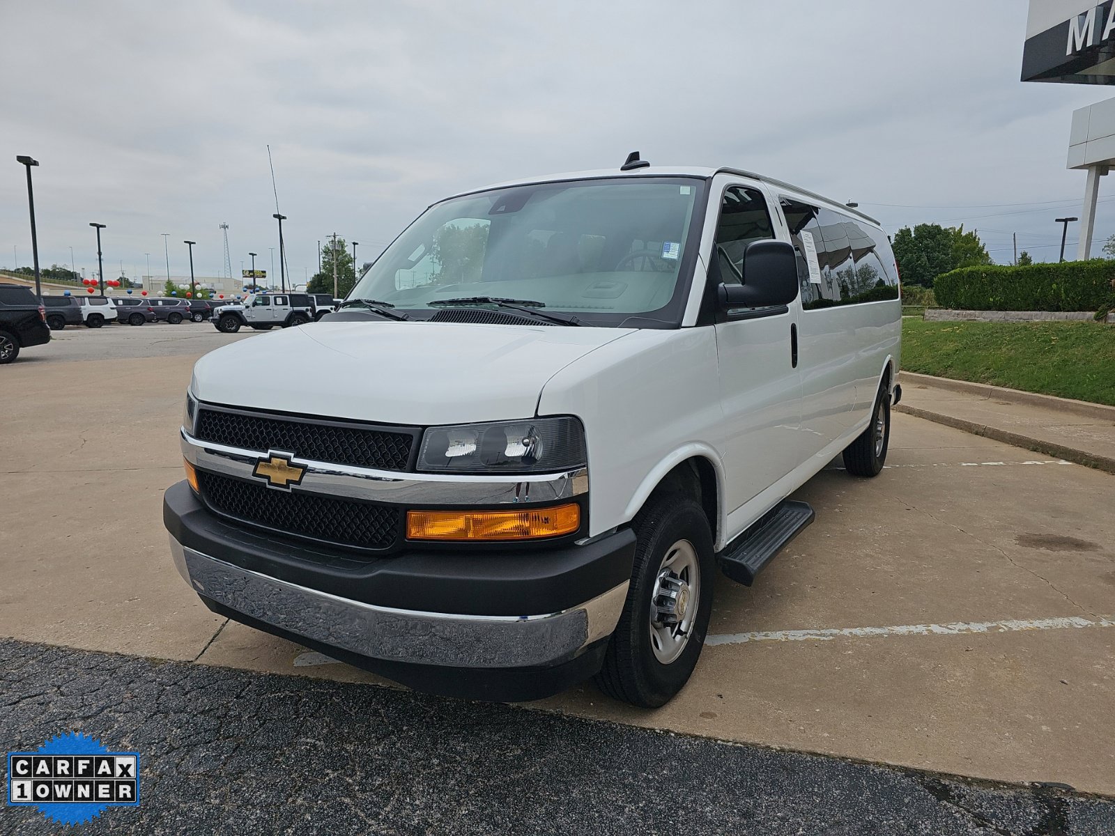Used 2025 Chevrolet Express 3500 LT w/ LT Preferred Equipment Group RWD image 8