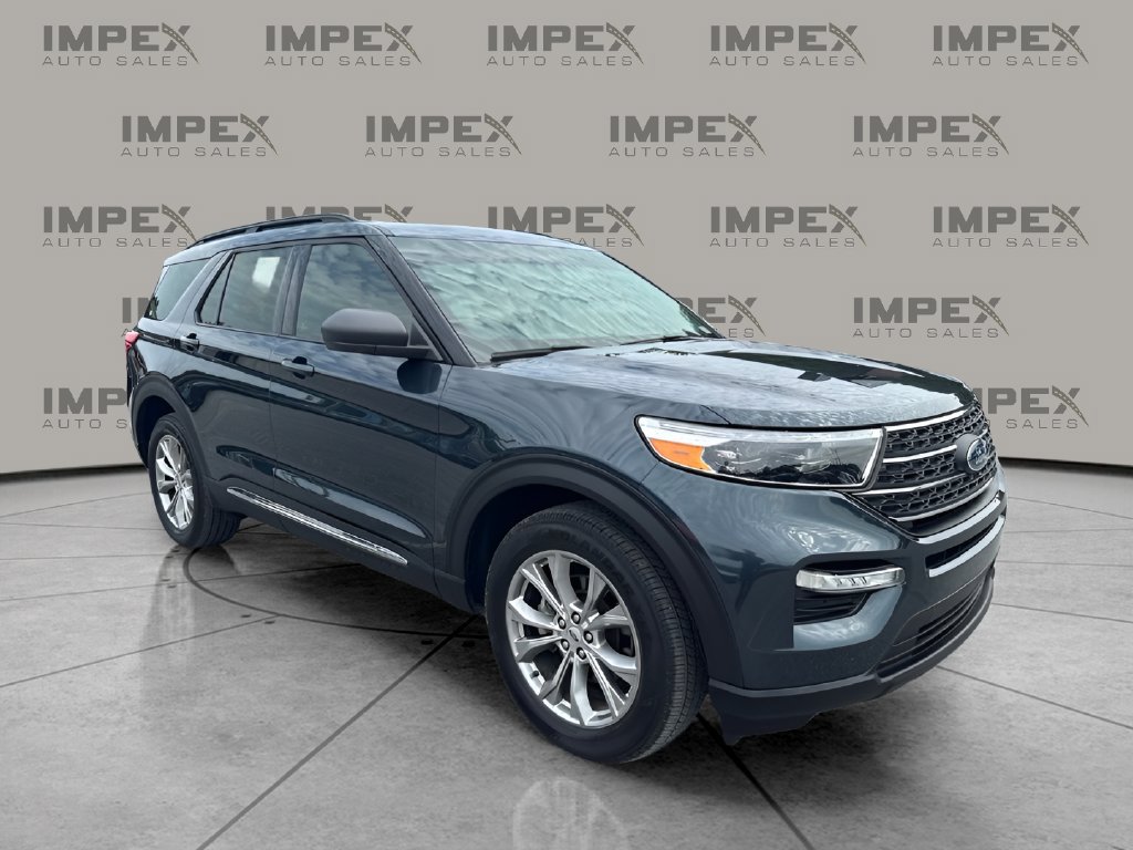 Used 2024 Ford Explorer XLT w/ Equipment Group 202A AWD/4WD image 4