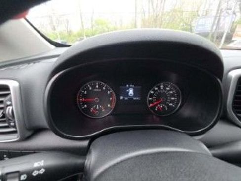 Used 2022 Kia Sportage LX image 5