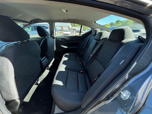 Used 2025 Nissan Altima 2.5 SV image 32