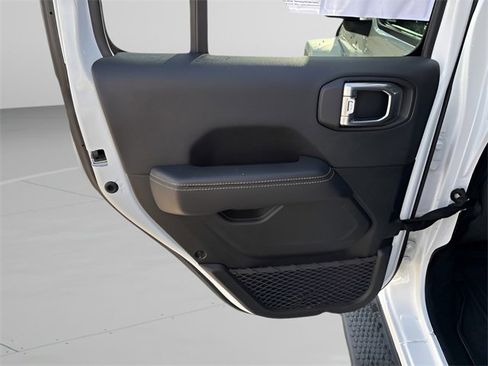 Used 2021 Jeep Wrangler Unlimited Sahara w/ Uconnect 4C Nav & Sound Group image 17