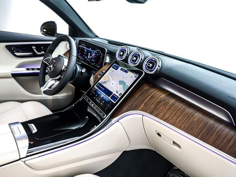 Certified 2025 Mercedes-Benz GLC 300 4MATIC image 17