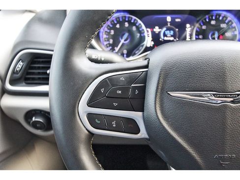 Used 2023 Chrysler Pacifica Touring-L FWD image 19
