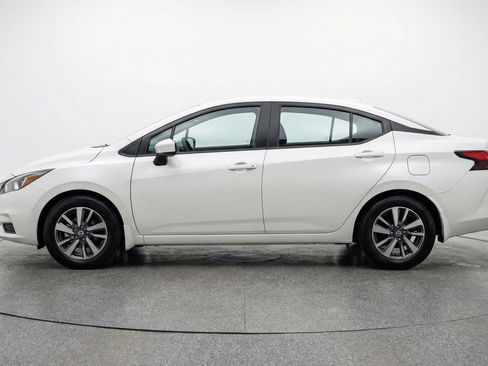 Used 2025 Nissan Versa SV image 5