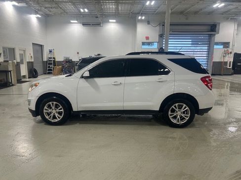 Used 2017 Chevrolet Equinox LT w/ Convenience Package image 9