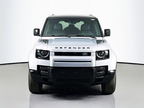 Used 2023 Land Rover Defender 110 X-Dynamic SE image 2