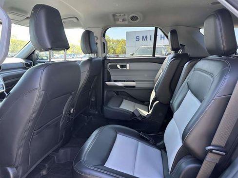 Used 2023 Ford Explorer XLT w/ Equipment Group 202A AWD/4WD image 30