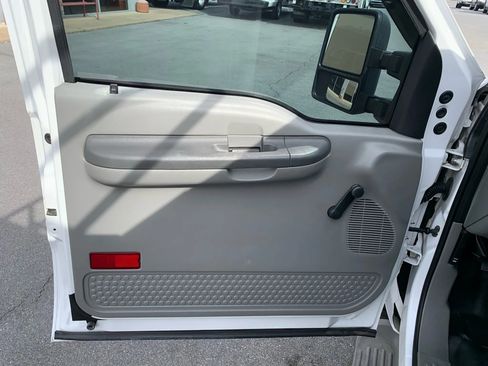 Used 2003 Ford F350 162 W.B. 4D image 9