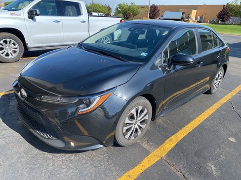 Used 2022 Toyota Corolla LE FWD image 3
