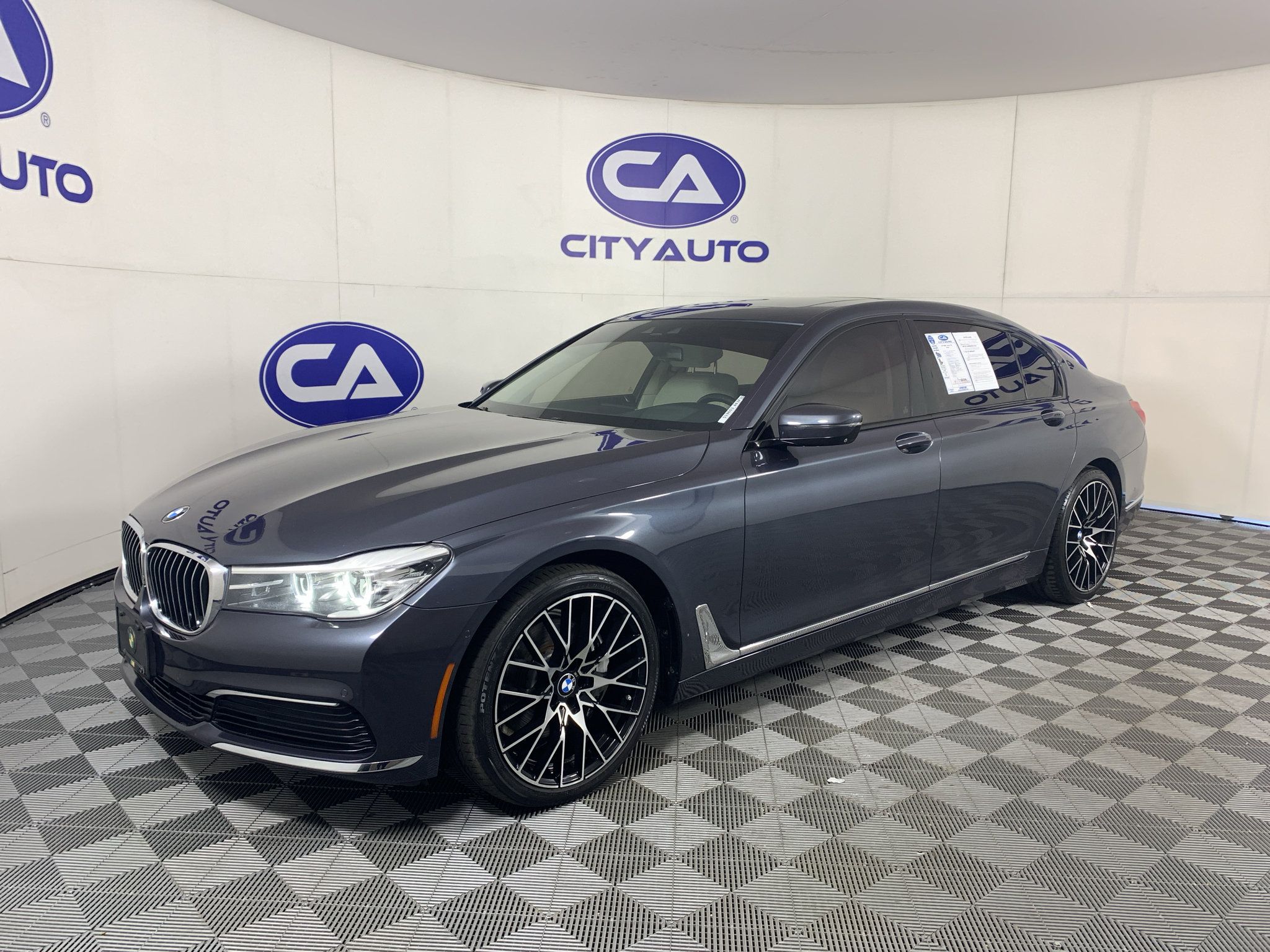Used 2019 BMW 740i xDrive w/ Executive Package AWD/4WD image 7