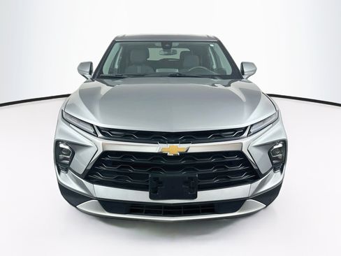 Used 2025 Chevrolet Blazer LT FWD image 2