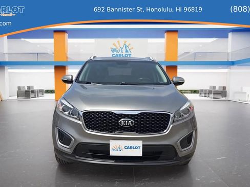 Used 2017 Kia Sorento LX w/ LX Convenience Package image 10