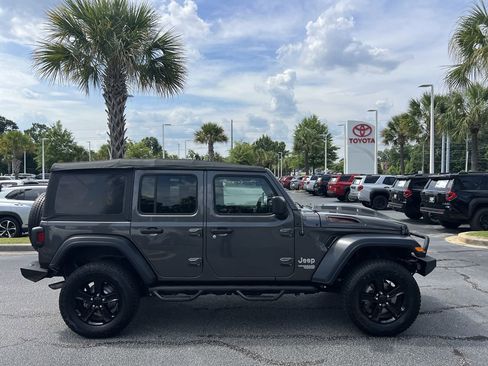 Used 2018 Jeep Wrangler Unlimited Sport S AWD/4WD image 11