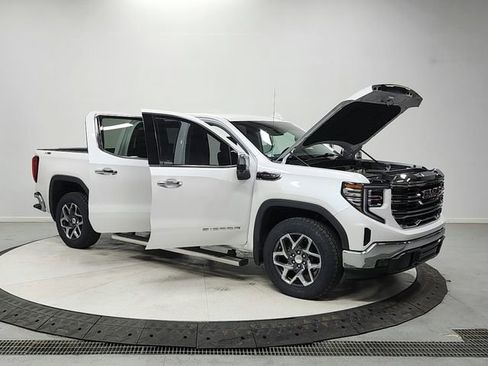 Used 2023 GMC Sierra 1500 SLT w/ SLT Premium Package AWD/4WD image 9