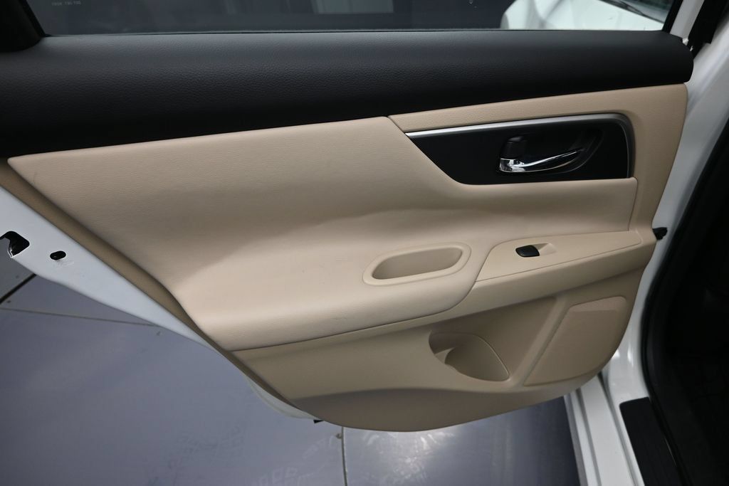 Used 2015 Nissan Altima 2.5 SV w/ Convenience Package FWD image 27