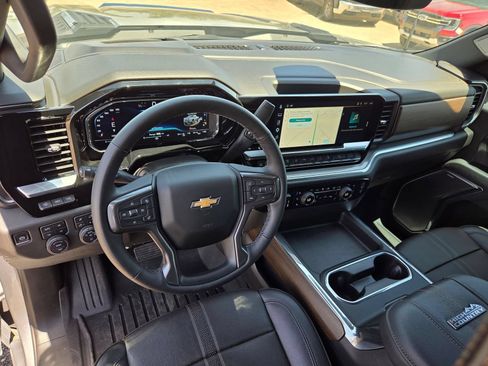 Used 2025 Chevrolet Silverado 2500 High Country w/ Technology Package AWD/4WD image 13
