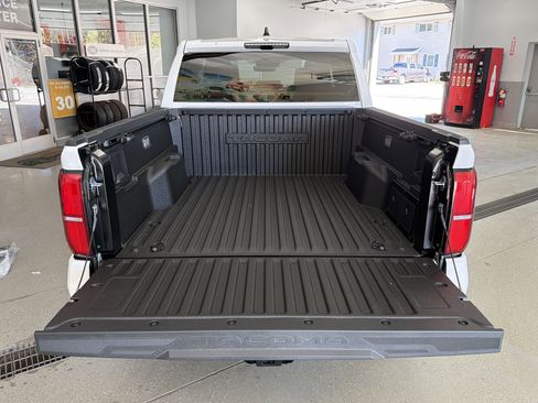 New 2025 Toyota Tacoma TRD Off-Road AWD/4WD image 31
