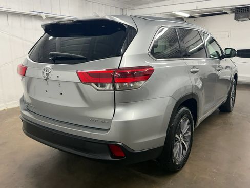 Used 2017 Toyota Highlander XLE AWD/4WD image 4
