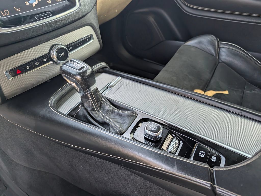Used 2019 Volvo XC90 T6 R-Design w/ Advanced Package AWD/4WD image 6