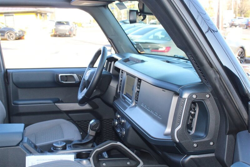 Used 2023 Ford Bronco Outer Banks AWD/4WD image 19
