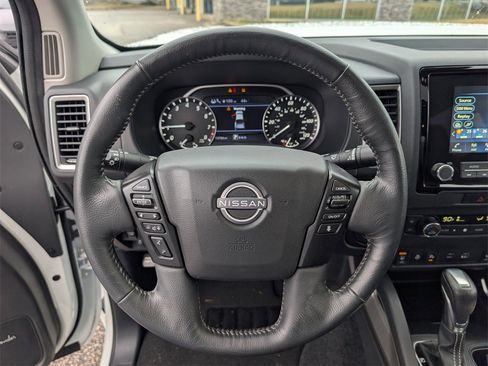 Used 2022 Nissan Frontier SV w/ SV Premium Package image 20