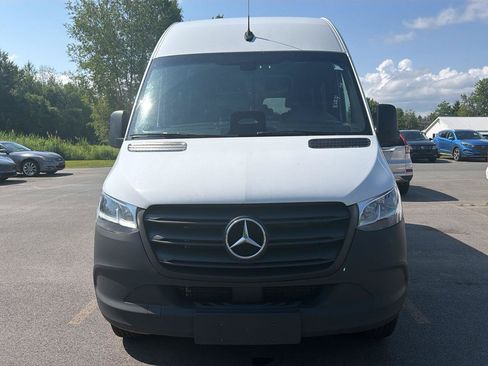 Used 2025 Mercedes-Benz Sprinter 2500 image 2