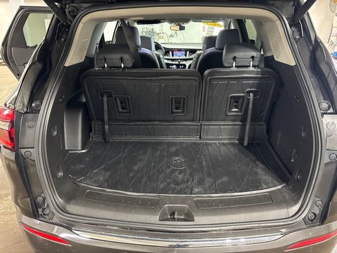 Used 2021 Buick Enclave Essence w/ Sound and Sites Package AWD/4WD image 34