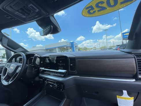 Used 2025 Chevrolet Silverado 2500 High Country w/ High Country Premium Package AWD/4WD image 29