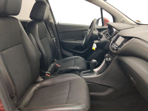 Used 2021 Chevrolet Trax LT AWD/4WD image 21