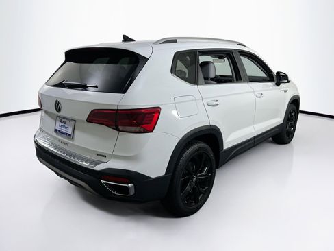 Used 2022 Volkswagen Taos SE w/ Driver Assistance Package AWD/4WD image 5