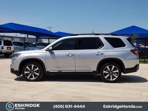 Used 2025 Honda Pilot Elite image 4