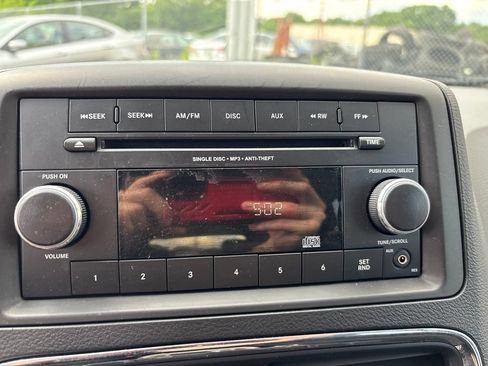 Used 2013 Dodge Grand Caravan SE FWD image 24