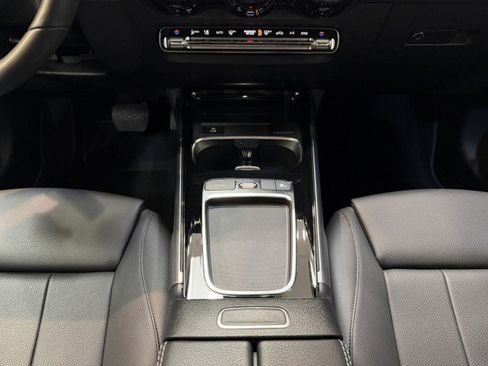 Certified 2025 Mercedes-Benz GLB 250 image 17